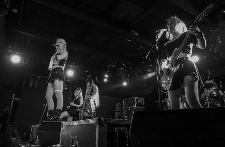 Rolling Quartz definiują swoją tożsamość jako K-band (WYWIAD)